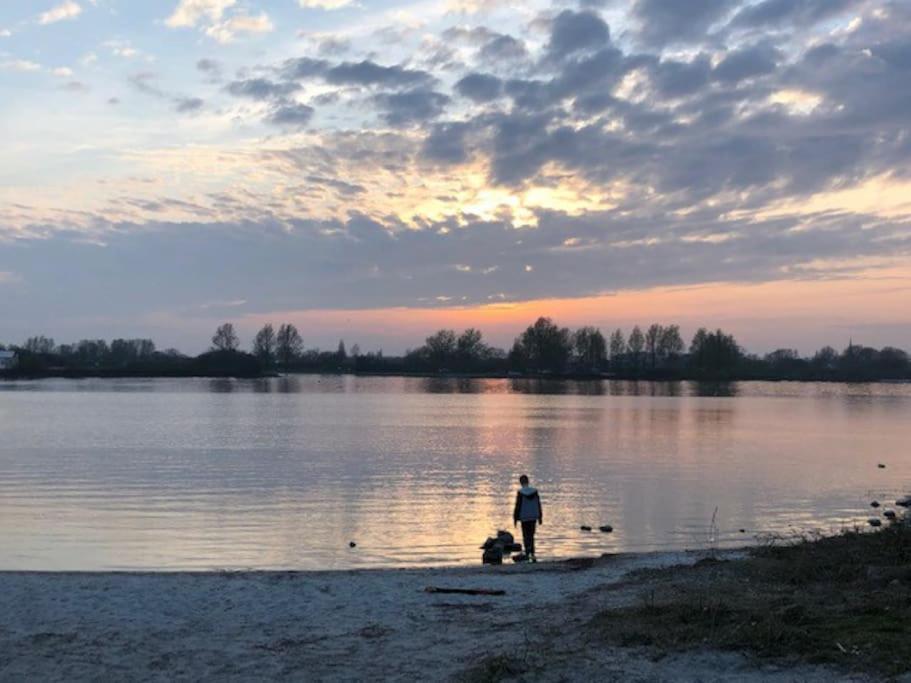 הוילה מדמבליק Gezellige Pipo Met Grote Schommel Aan Het Water מראה חיצוני תמונה